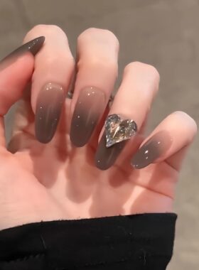 纯手工渐变爱心钻石装饰美甲贴片