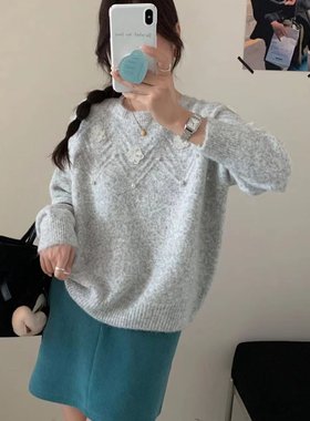 2025秋冬新款奶蓝色软糯圆领毛衣女宽松显瘦长袖钩花针织上衣