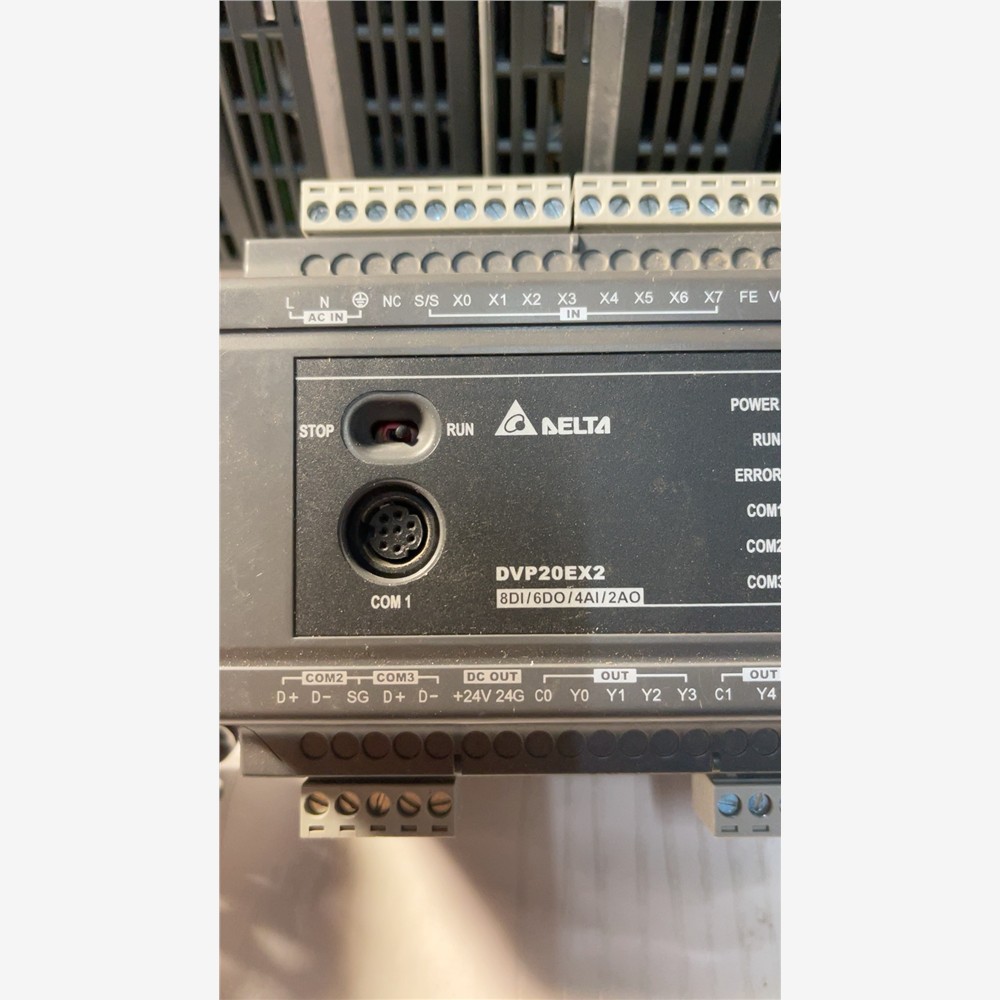 DVP20EX2自带8DI/6DO/4A