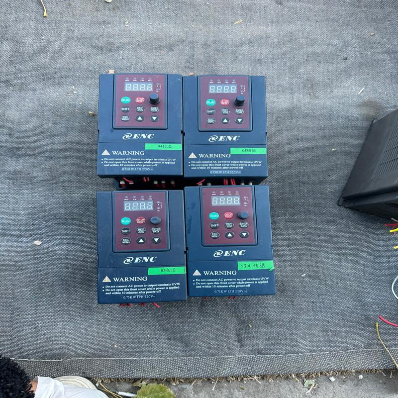 易能变频器EDS800-2S0007N三台0.7 维修/咨询