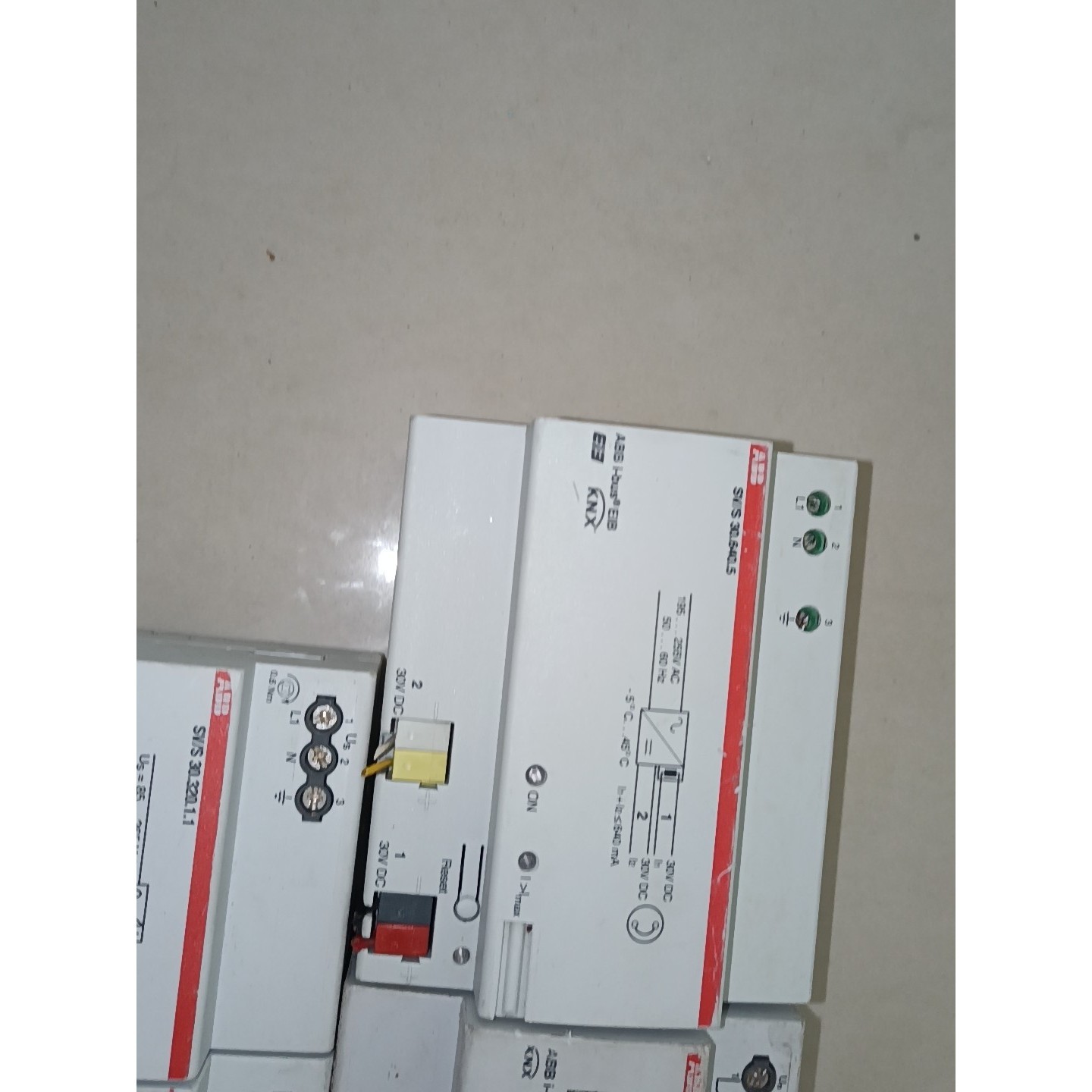 abb智能家居模块 有4个 12路1个 8路1个 2个电源 备件/咨询