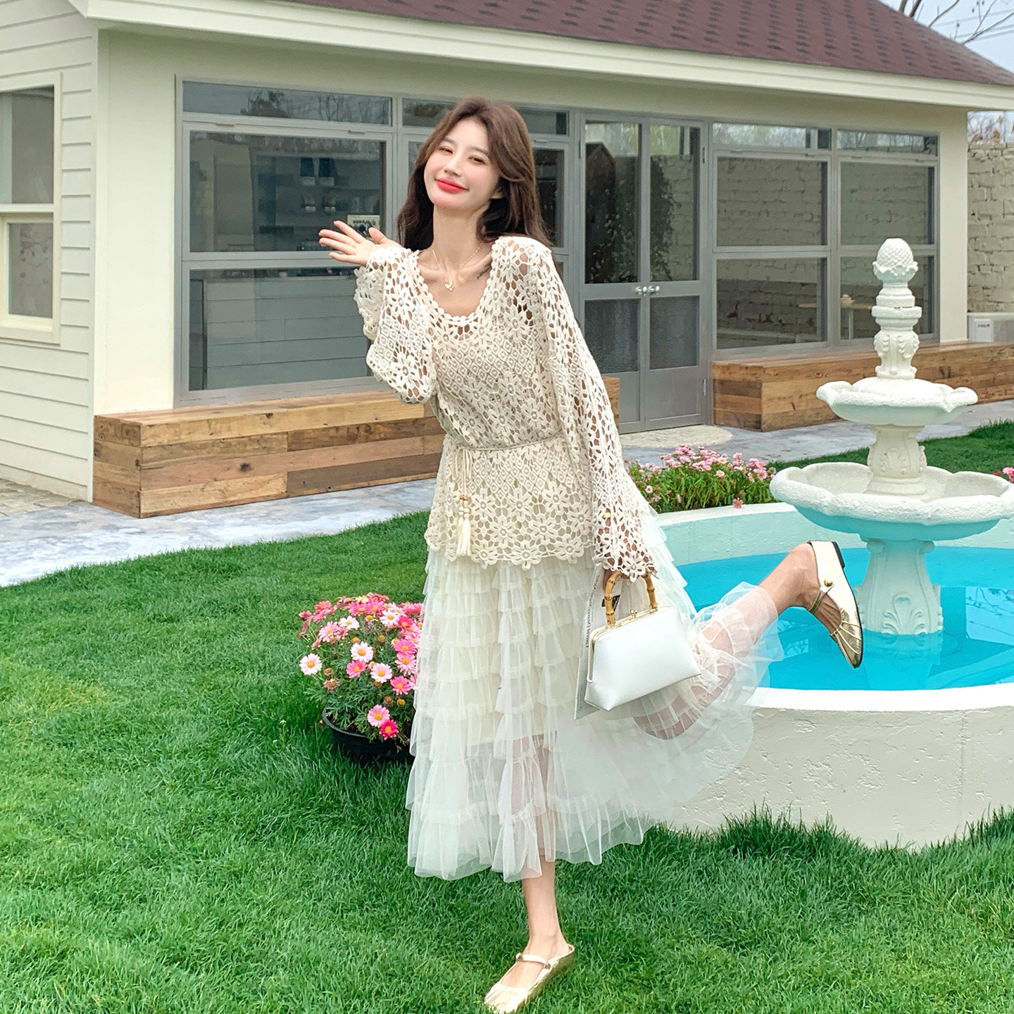 白色复古文艺风蕾丝网纱吊带连衣裙套装夏2026新款钩花罩衫两件套