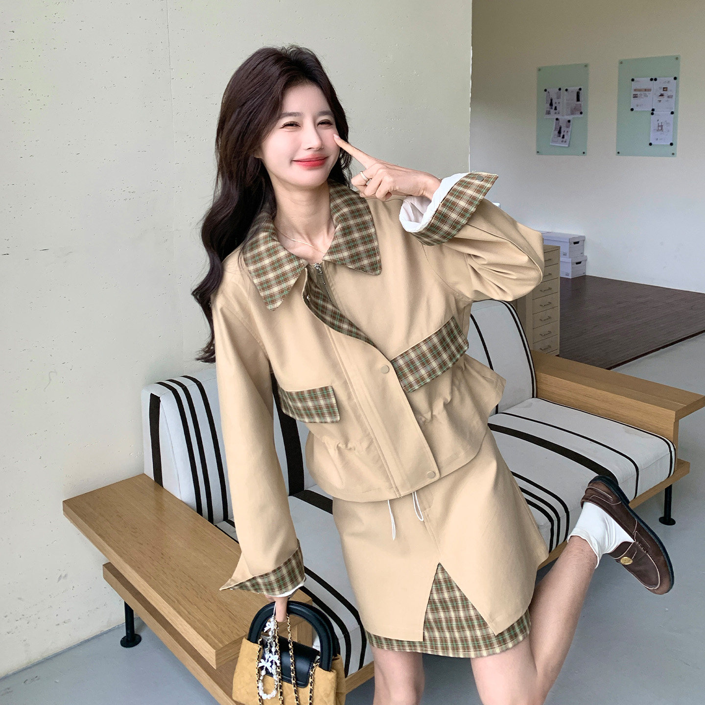 卡其色高级感chic别致套装女2026初春新款格纹拼接外套短裙两件套