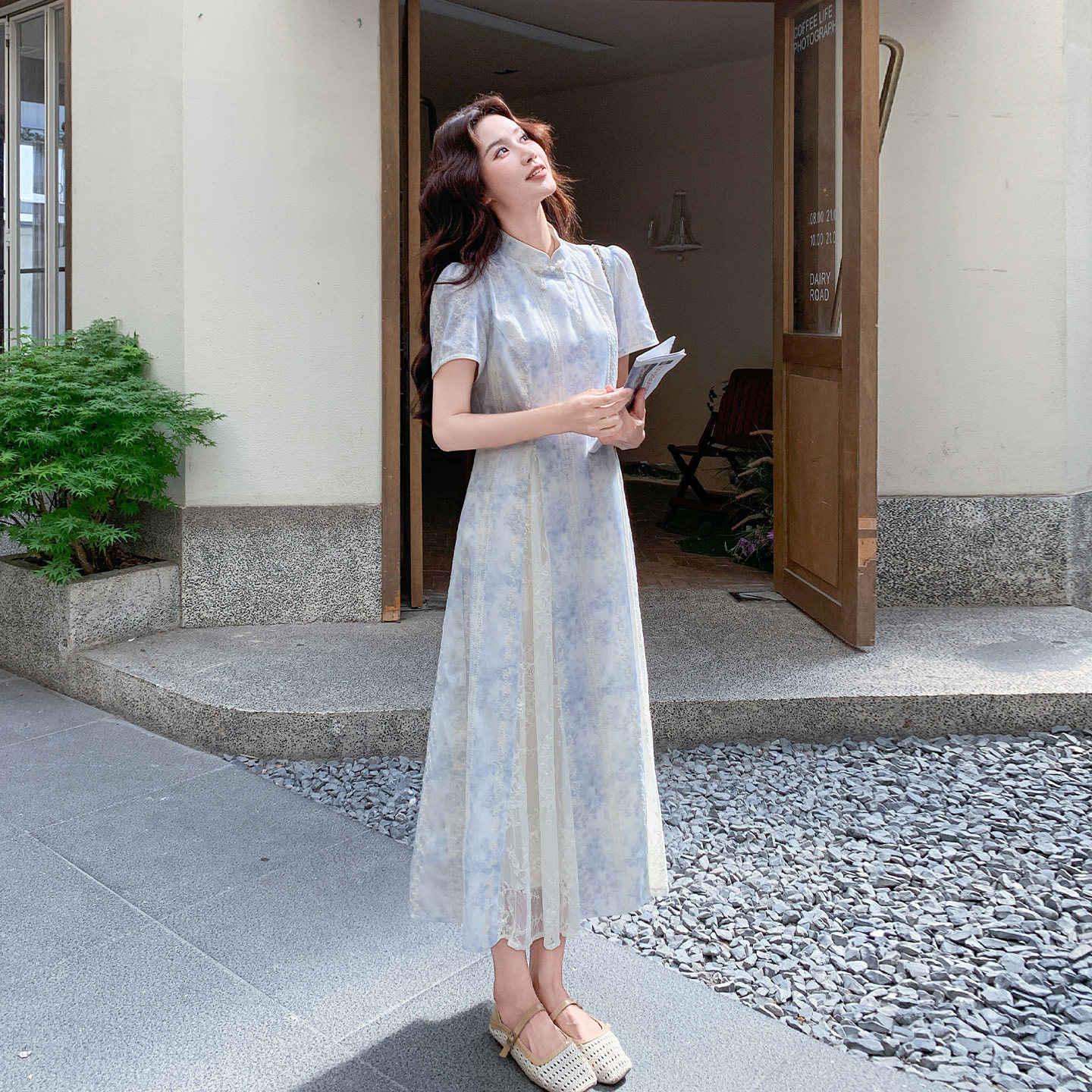 浅蓝色优雅温婉国风连衣裙女2026新款夏日新中式蕾丝拼接旗袍裙