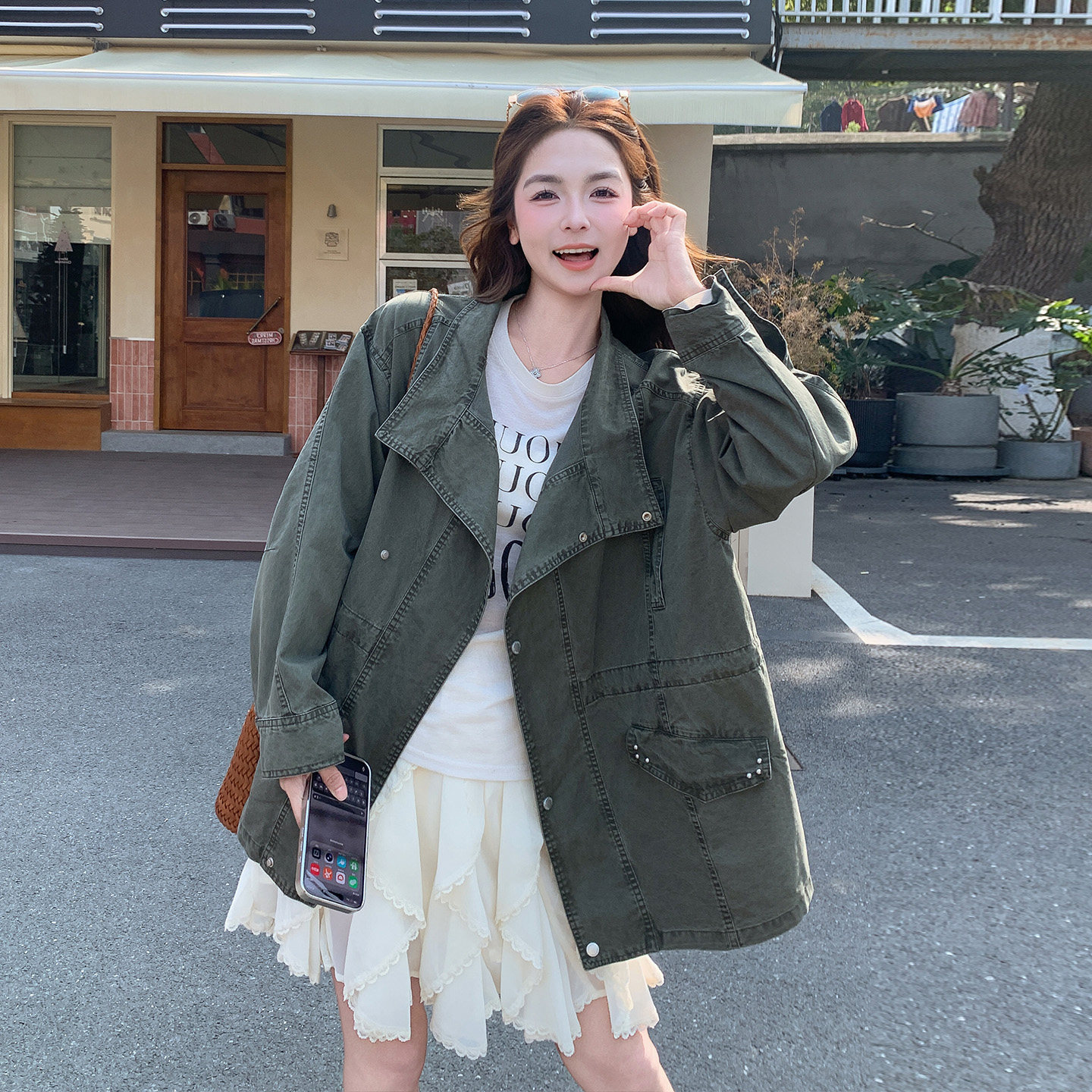 军绿色韩版复古工装牛仔风衣女2026夏新款设计感时髦炸街抽绳外套