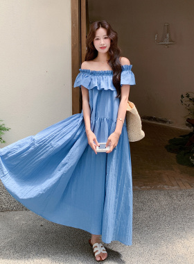 蓝色海岛浪漫度假风连衣裙女2026新款夏日温柔风荷叶边一字肩长裙