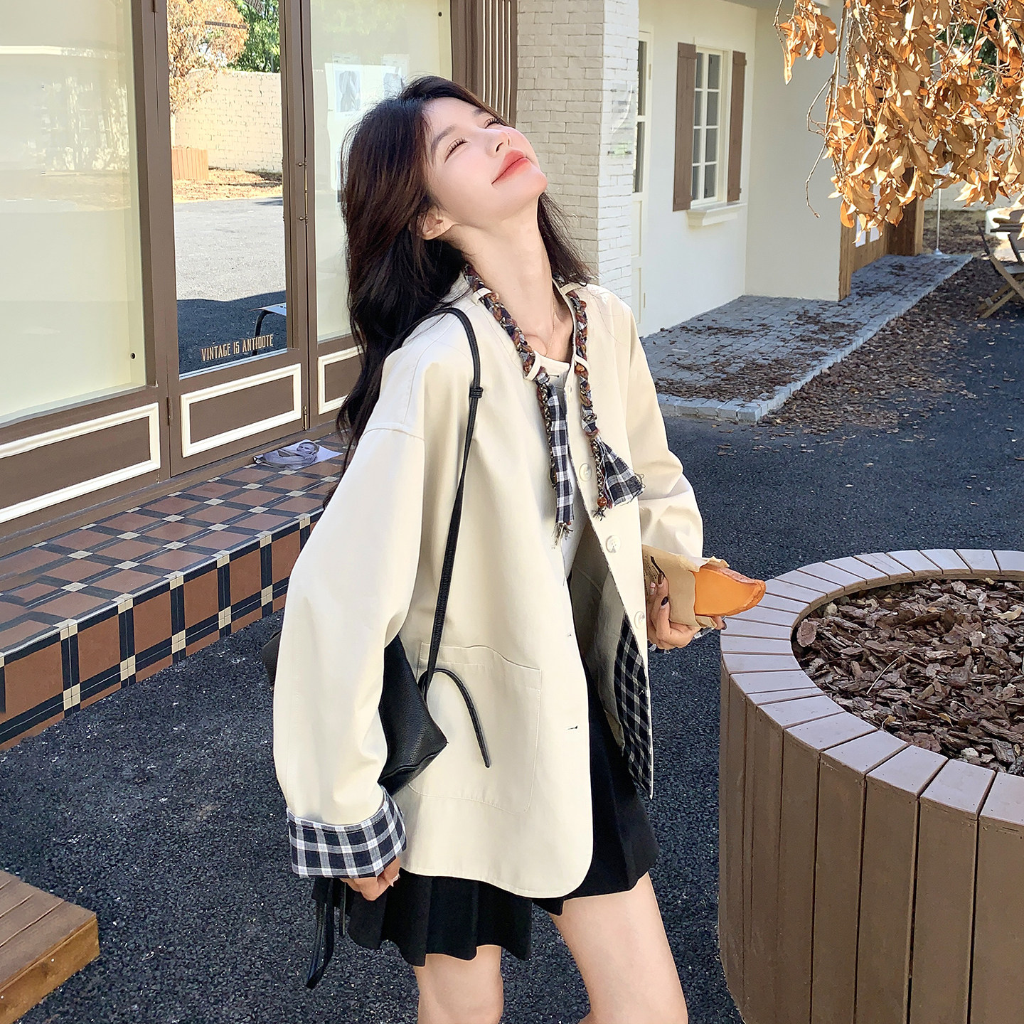 米色简约高级感外套女2026春季新款韩系时尚格纹拼接圆领短款上衣