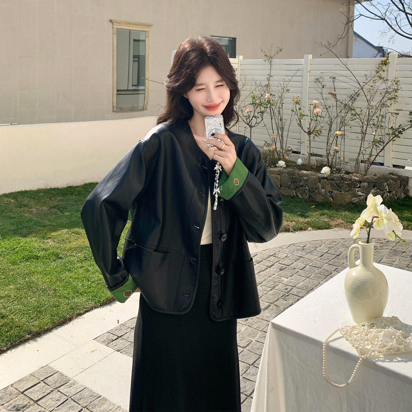 黑色高级设计感蛋白皮衣外套女2026春天新款高端印花拼色圆领上衣