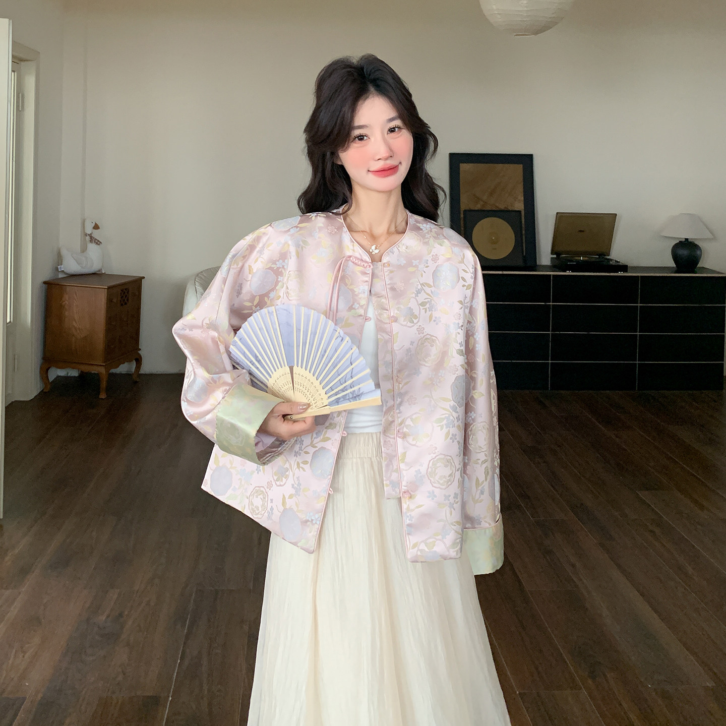 浅粉色新中式温柔风提花盘扣外套女2026春设计感撞色拼接气质上衣