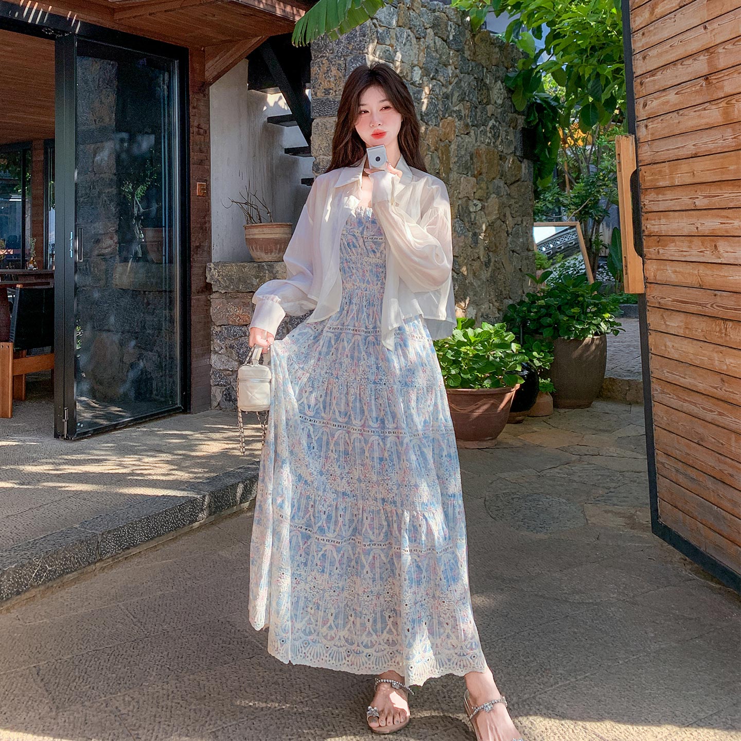 法式轻奢气质度假风穿搭女2026新款夏日气质衬衫镂空碎花裙两件套
