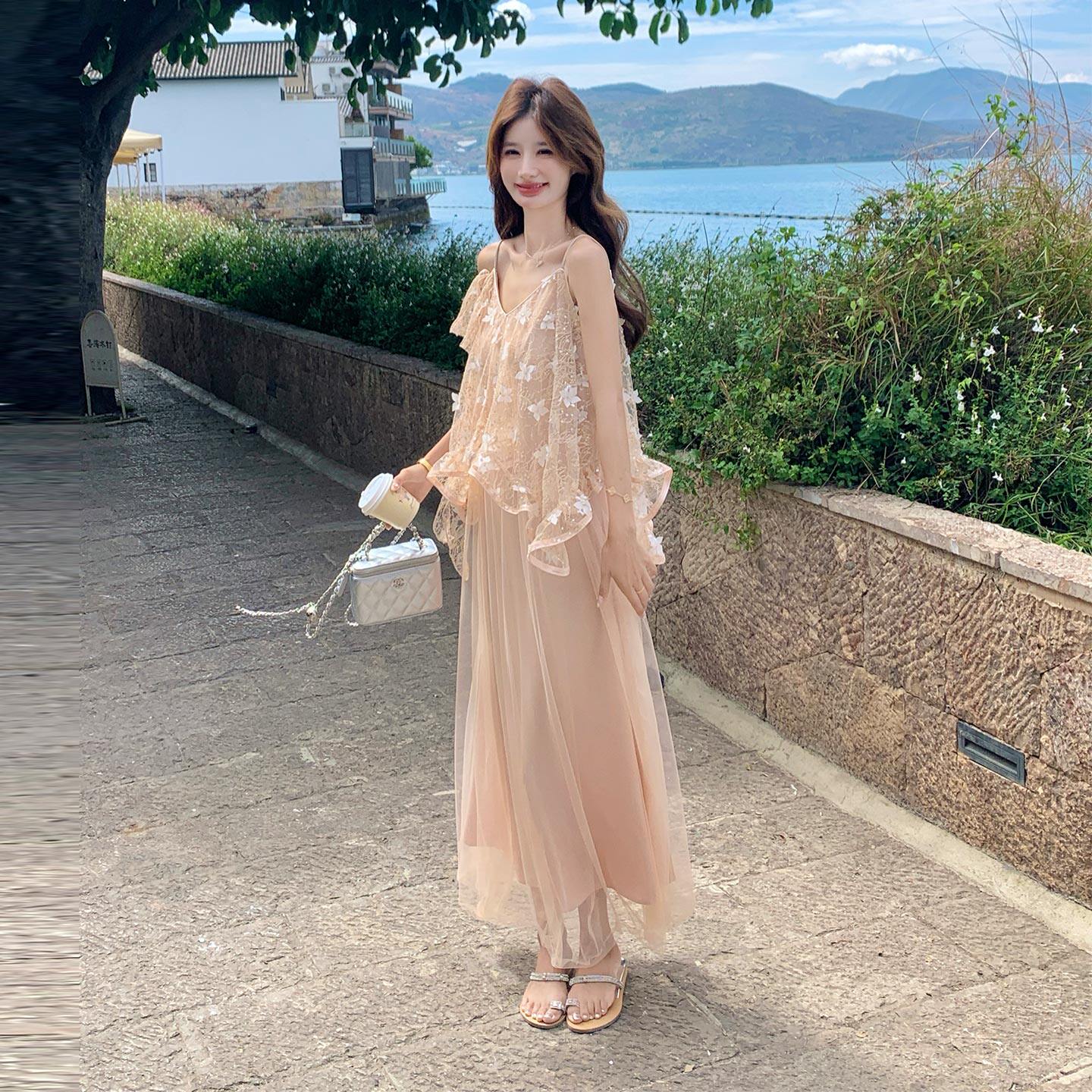 藕粉色温柔浪漫风立体花朵连衣裙女2026新款夏日绝美超仙气吊带裙
