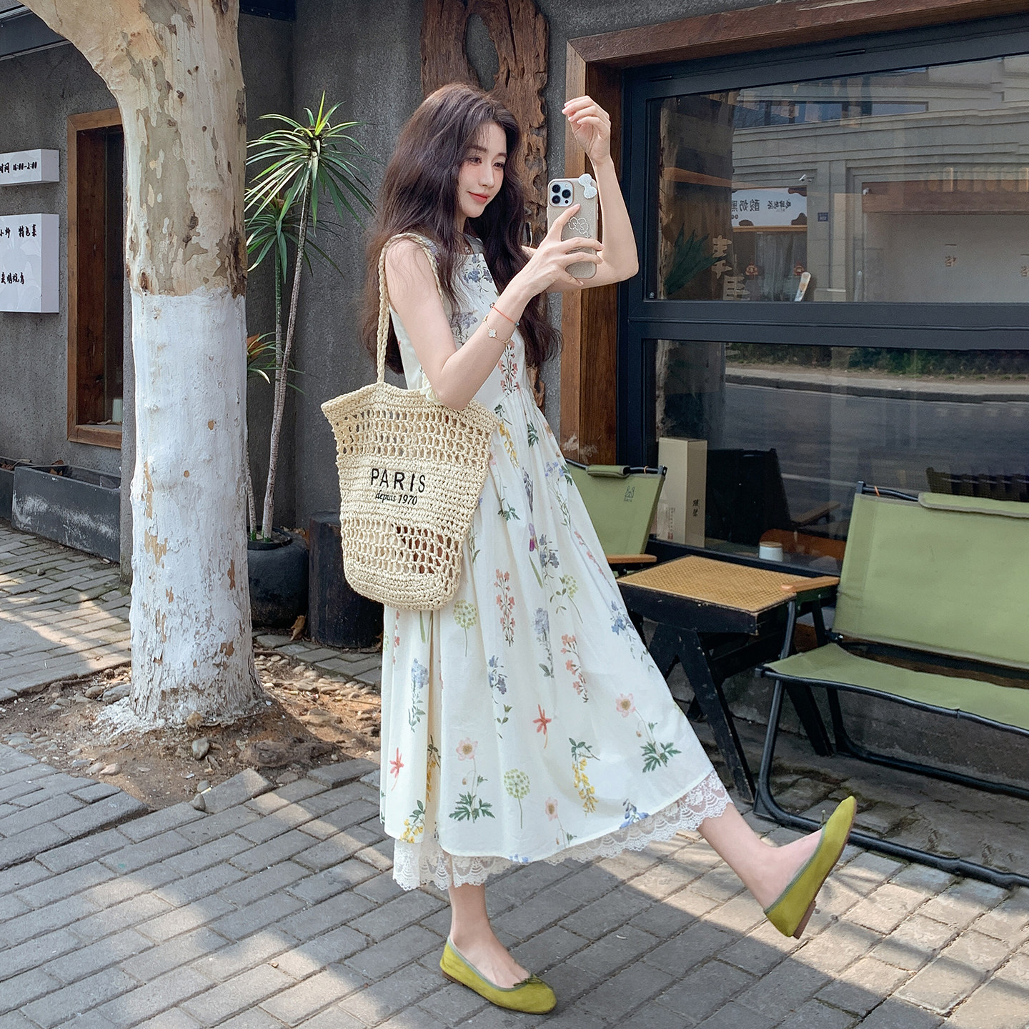 法式甜美风植物印花背心连衣裙女2026春季新款蕾丝花边拼接A字裙