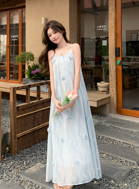 浅蓝色绝美氛围感立体花朵连衣裙女夏日仙气度假风吊带裙2026新款