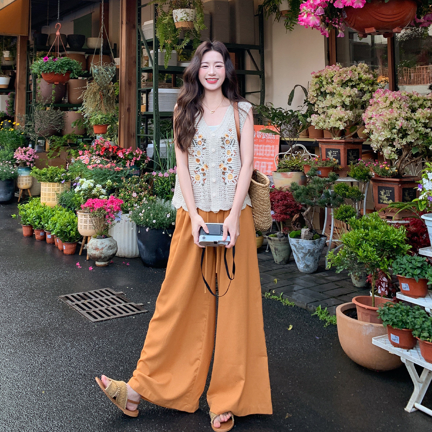 法式文艺少女风穿搭套装2026新款夏日设计感钩花马甲阔腿裤三件套