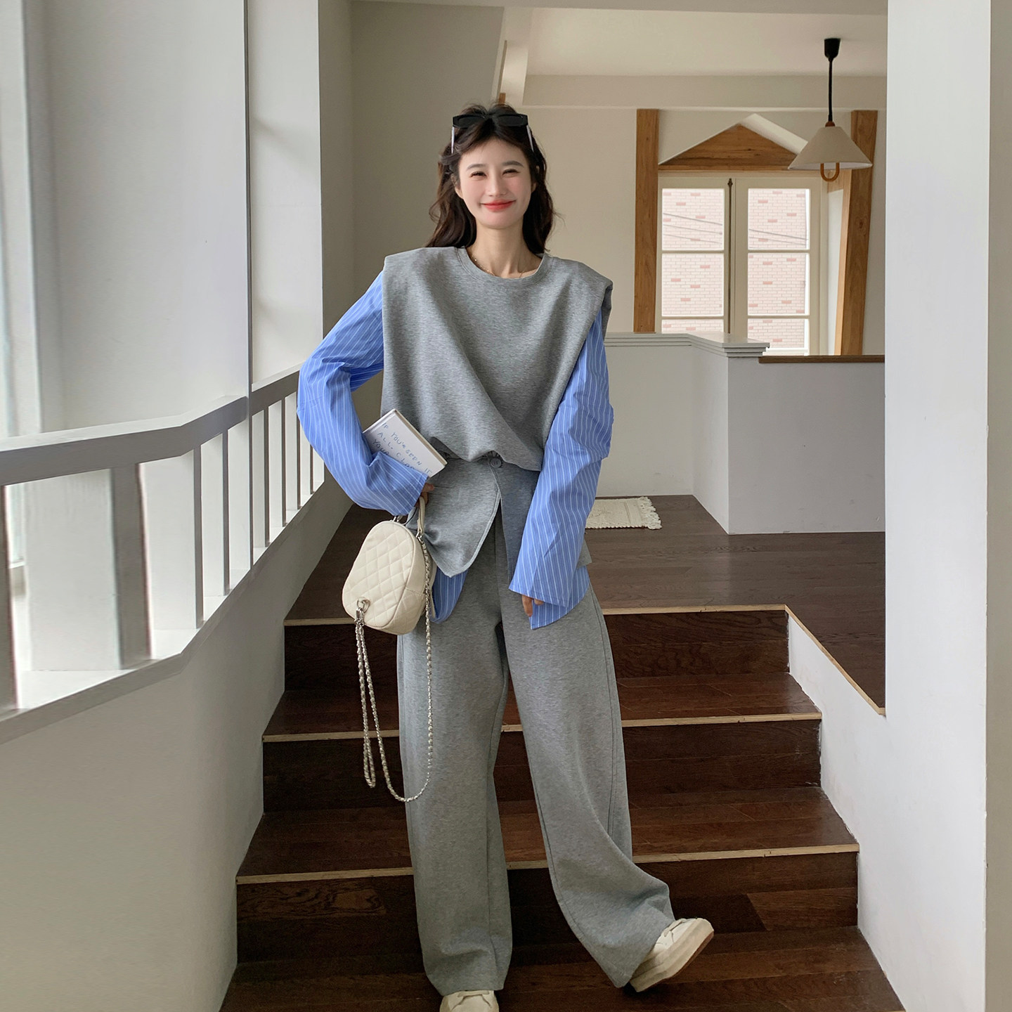 早春小众设计感卫衣套装女条纹假两件上衣屁帘阔腿裤两件套2026