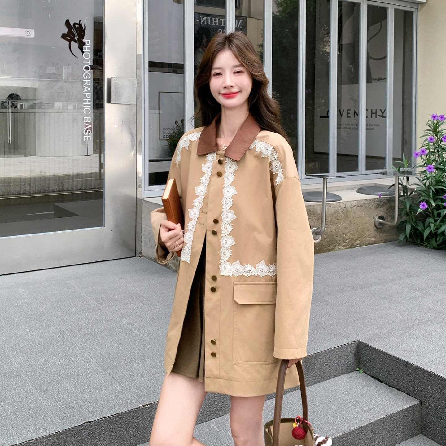 翻领蕾丝拼接中长款女风衣卡其
