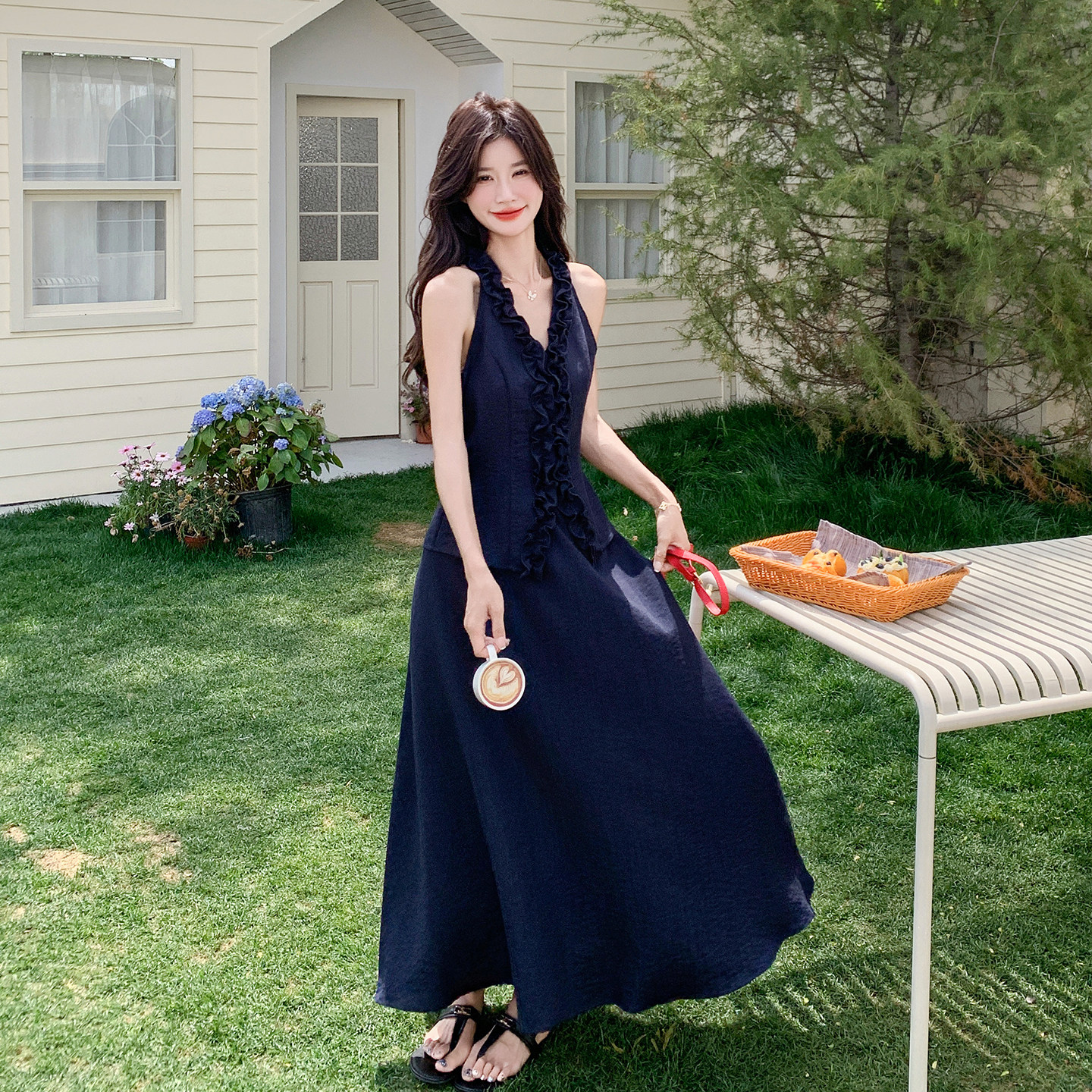 藏青色优雅气质女人套装2026夏季新款木耳边背心高腰半身裙两件套