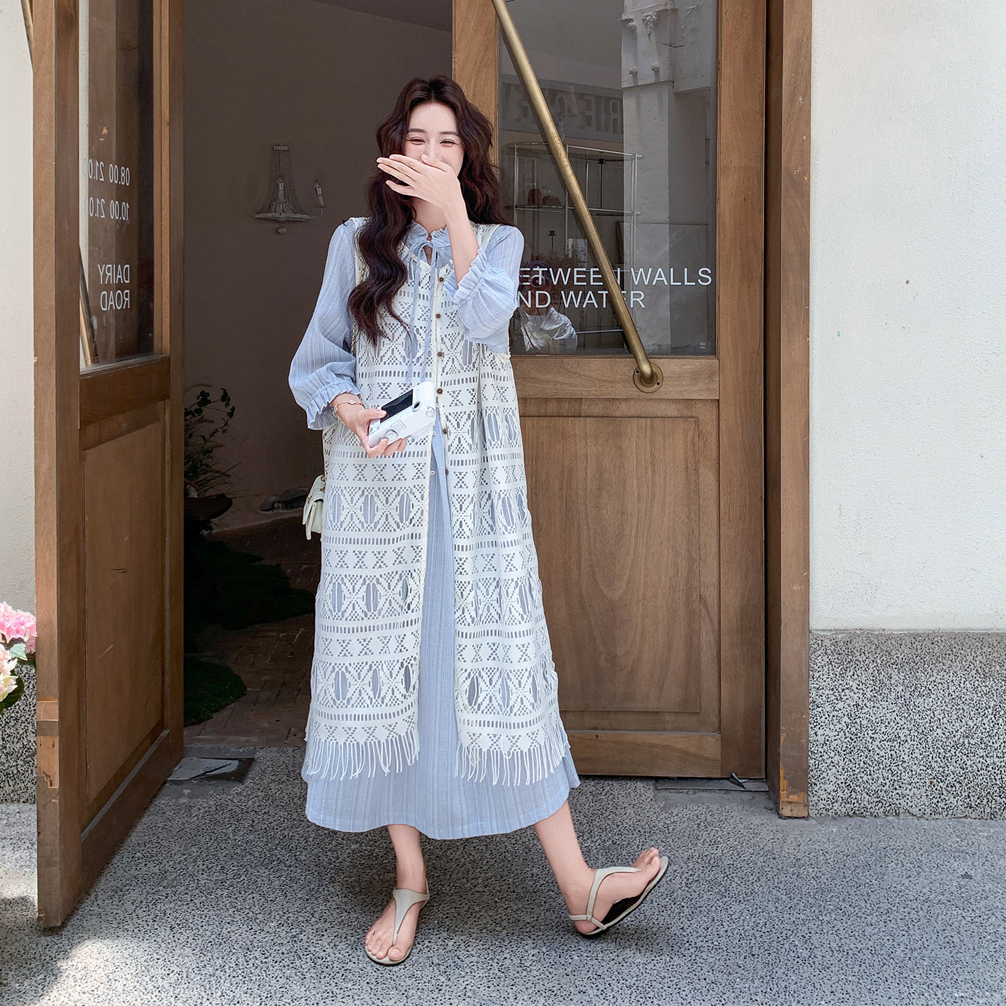 法式温柔氛围感套装女2026新款夏日休闲条纹连衣裙镂空罩衫两件套