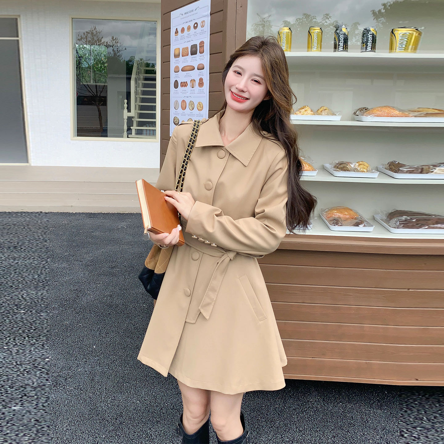 浅卡其色独特设计感收腰翻领风衣女2026新款韩系中长款极简风外套