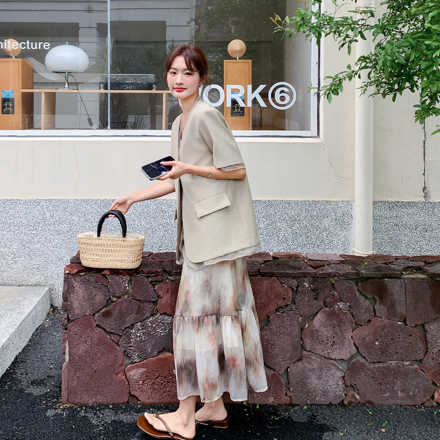 法式复古休闲风印花吊带连衣裙套装女夏日短袖西装外套两件套2026