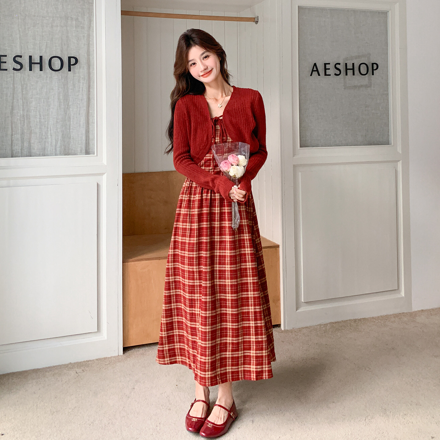 红色法式气质撞色格纹吊带连衣裙套装女士2026春季针织开衫两件套