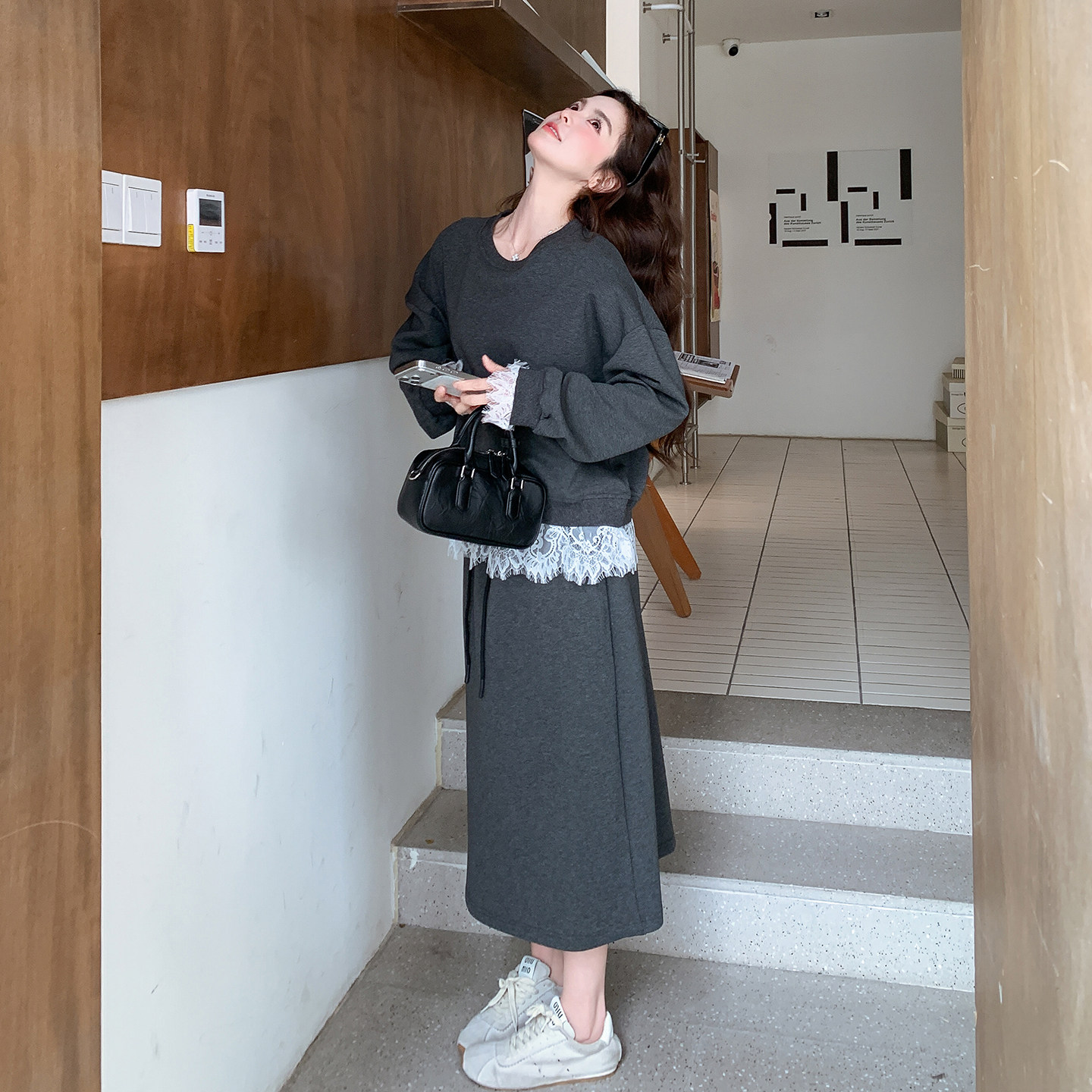 灰色小众设计感气质套装女2026春新款假两件蕾丝上衣半身裙两件套