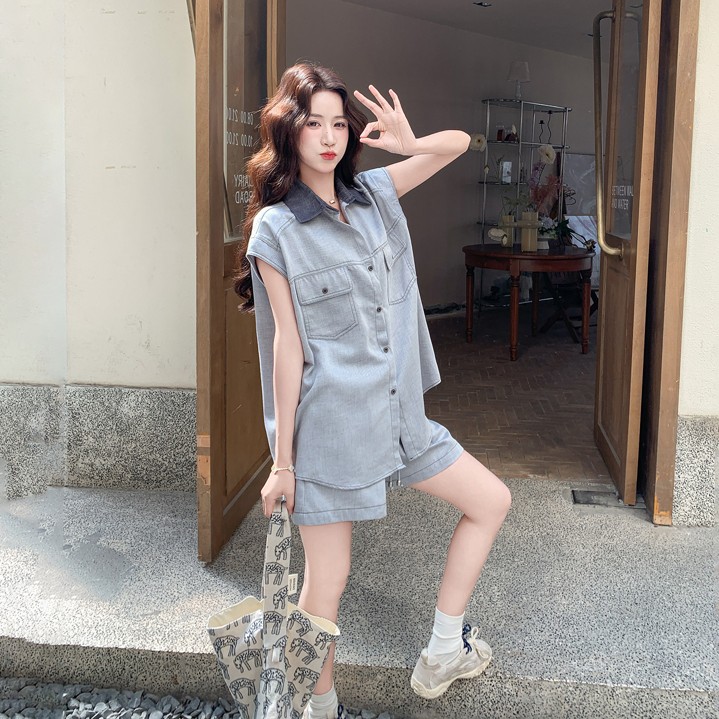 灰蓝色休闲洋气工装风套装女撞色翻领马甲内搭背心短裤三件套2026