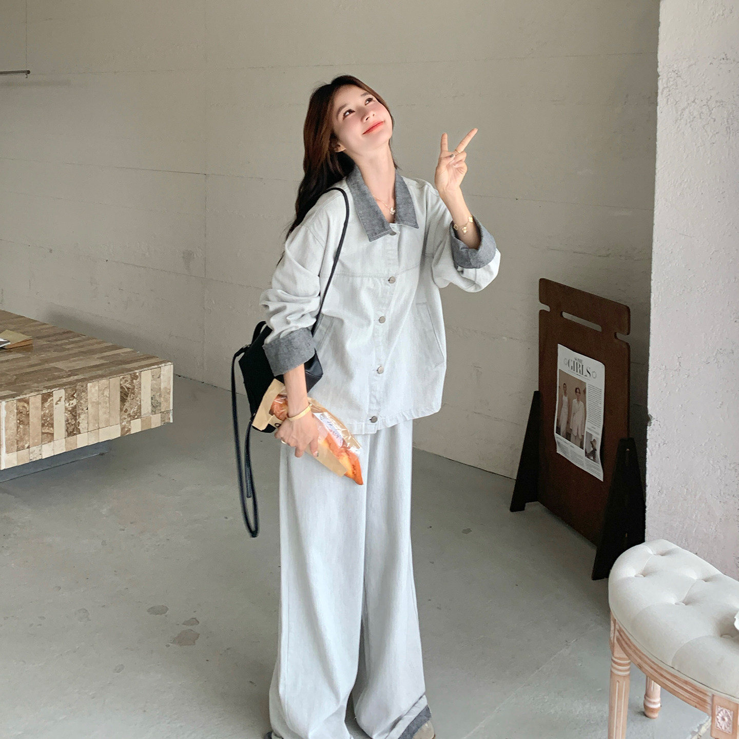 灰白色松弛感工装牛仔套装女2026春新款撞色翻领外套阔腿裤两件套