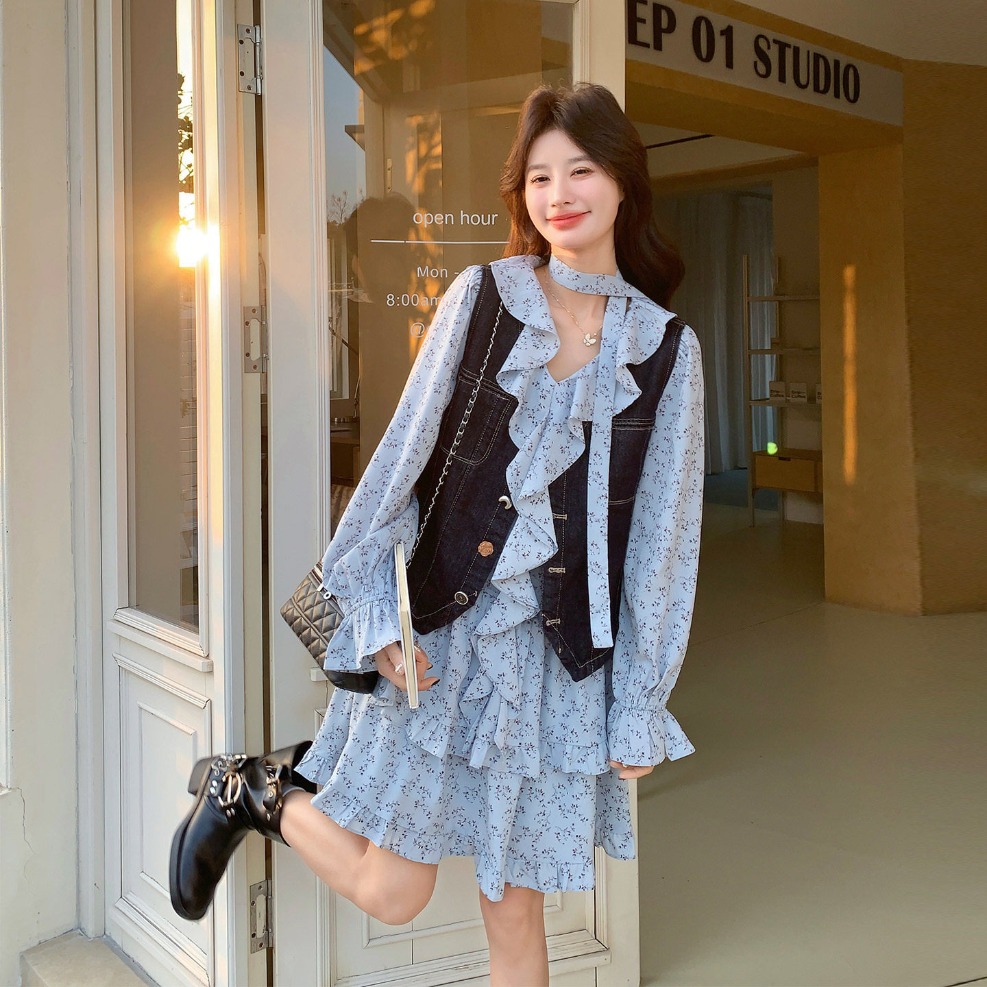 蓝色甜美减龄木耳边碎花连衣裙套装女2026春天新款牛仔马甲两件套