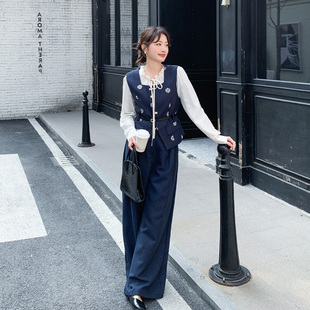 今年流行爆款韩版刺绣马甲套装女2026春新款花边衬衫阔腿裤三件套