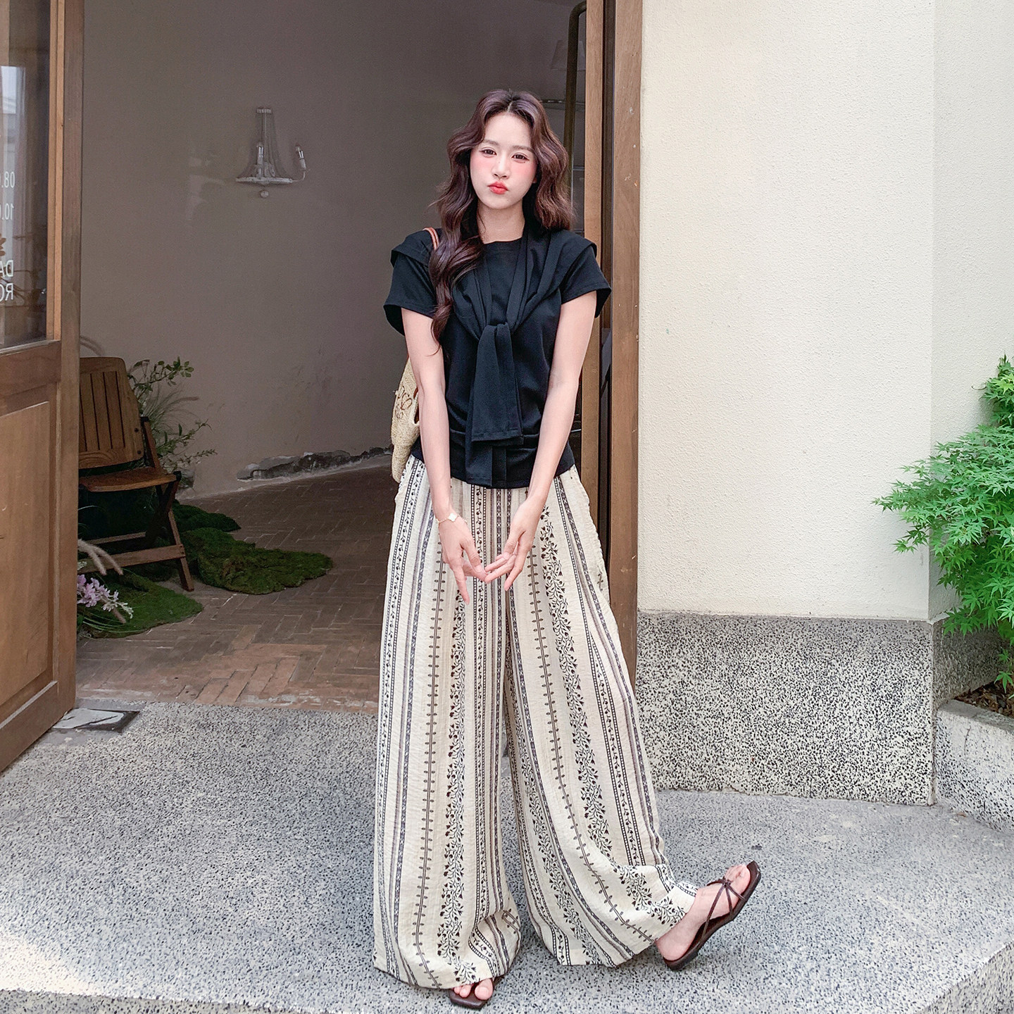 复古慵懒风穿搭套装女2026夏新款不规则显瘦上衣条纹阔腿裤两件套