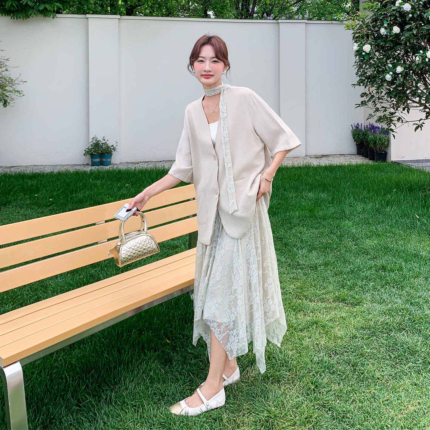 夏日时尚轻奢通勤风套装女2026新款短袖西装上衣蕾丝半身裙两件套