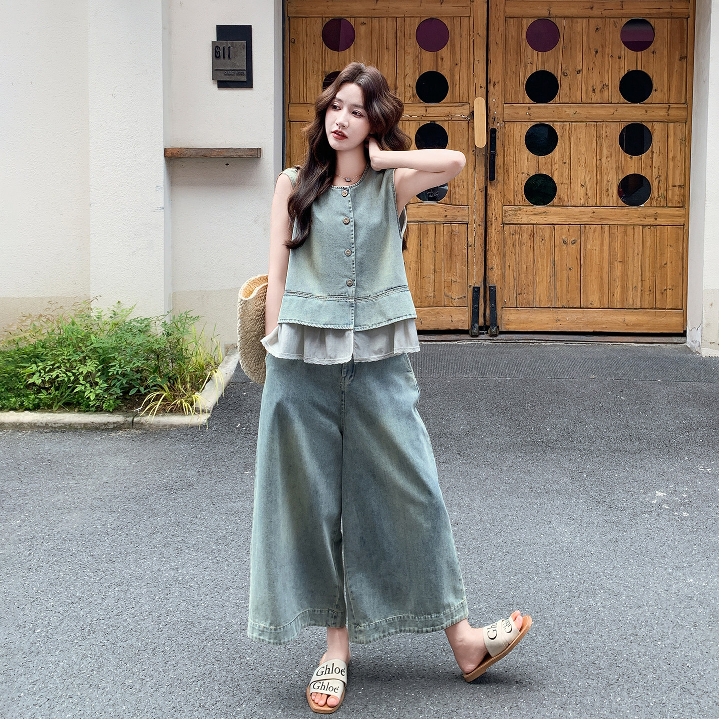 蓝色夏日复古松弛感牛仔套装女2026新款网纱拼接马甲阔腿裤两件套