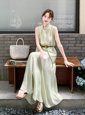 绿色清新减龄度假风套装女2026新款夏日肌理感背心半身裙两件套