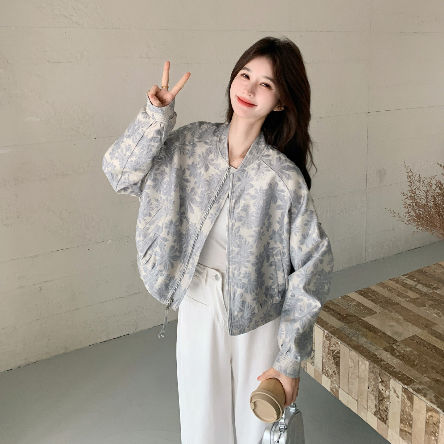 灰色小个子时尚气质印花棒球服女2026初春新款休闲设计感通勤外套