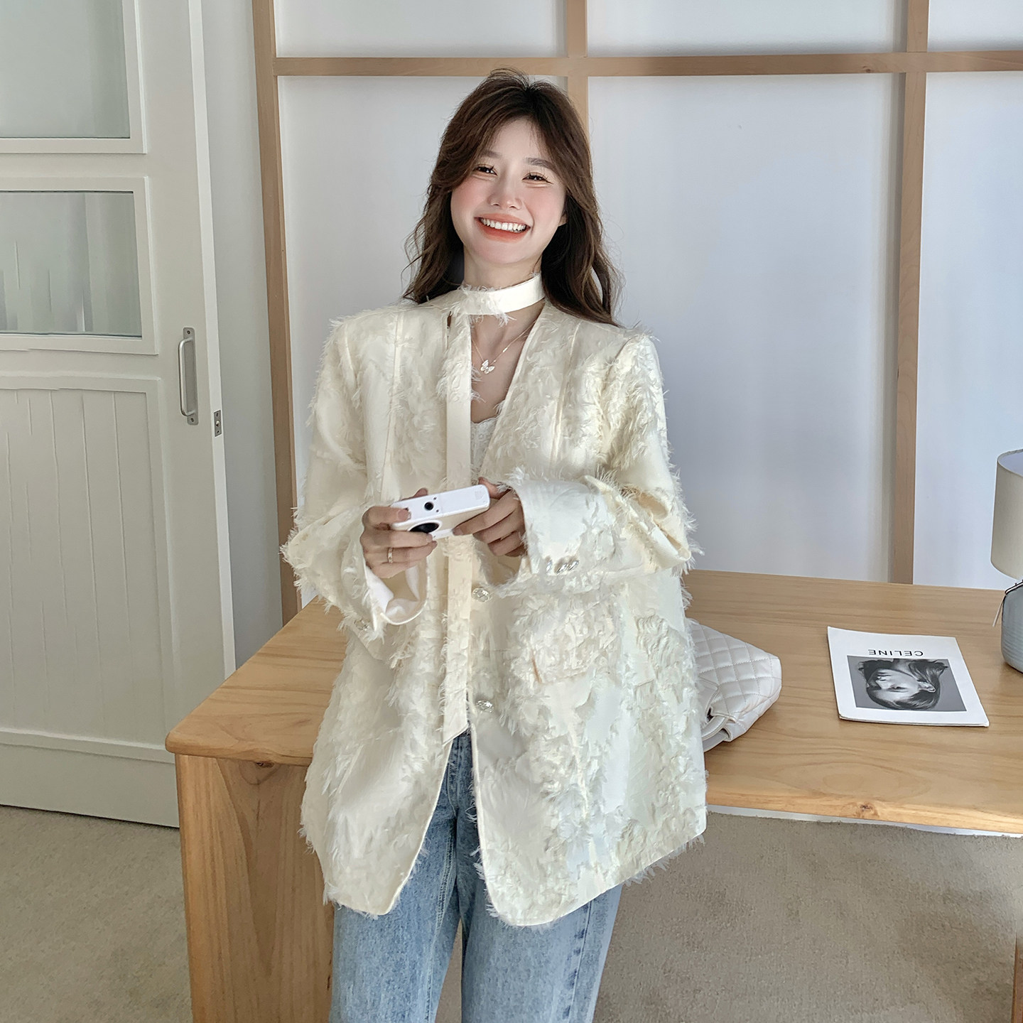 米色早春时尚设计感西装外套小个子2026新款高端精致羽毛V领西服