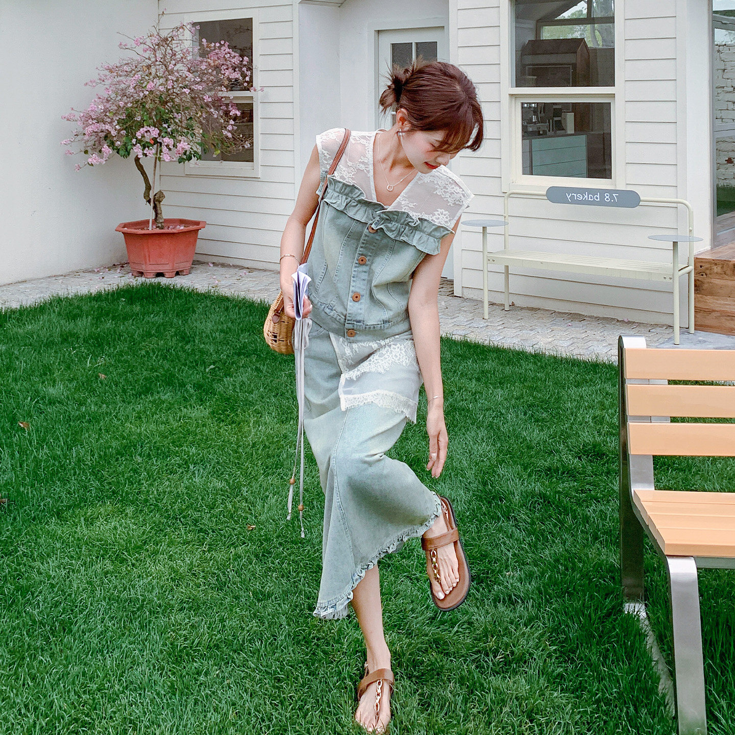 夏日港风名媛气质感蕾丝拼接牛仔套装女无袖上衣半身裙两件套2026