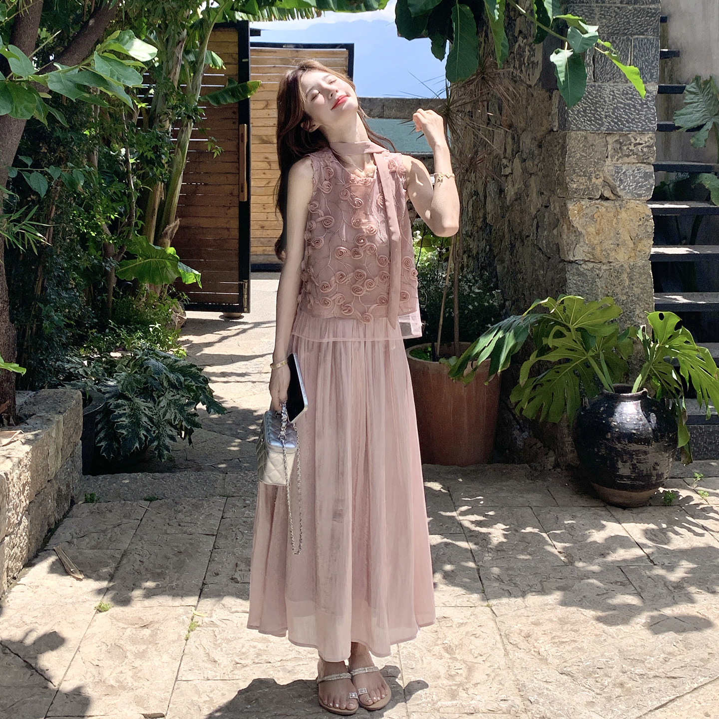 西部旷野玫瑰浪漫风夏日穿搭女2026新款花朵刺绣背心半身裙两件套