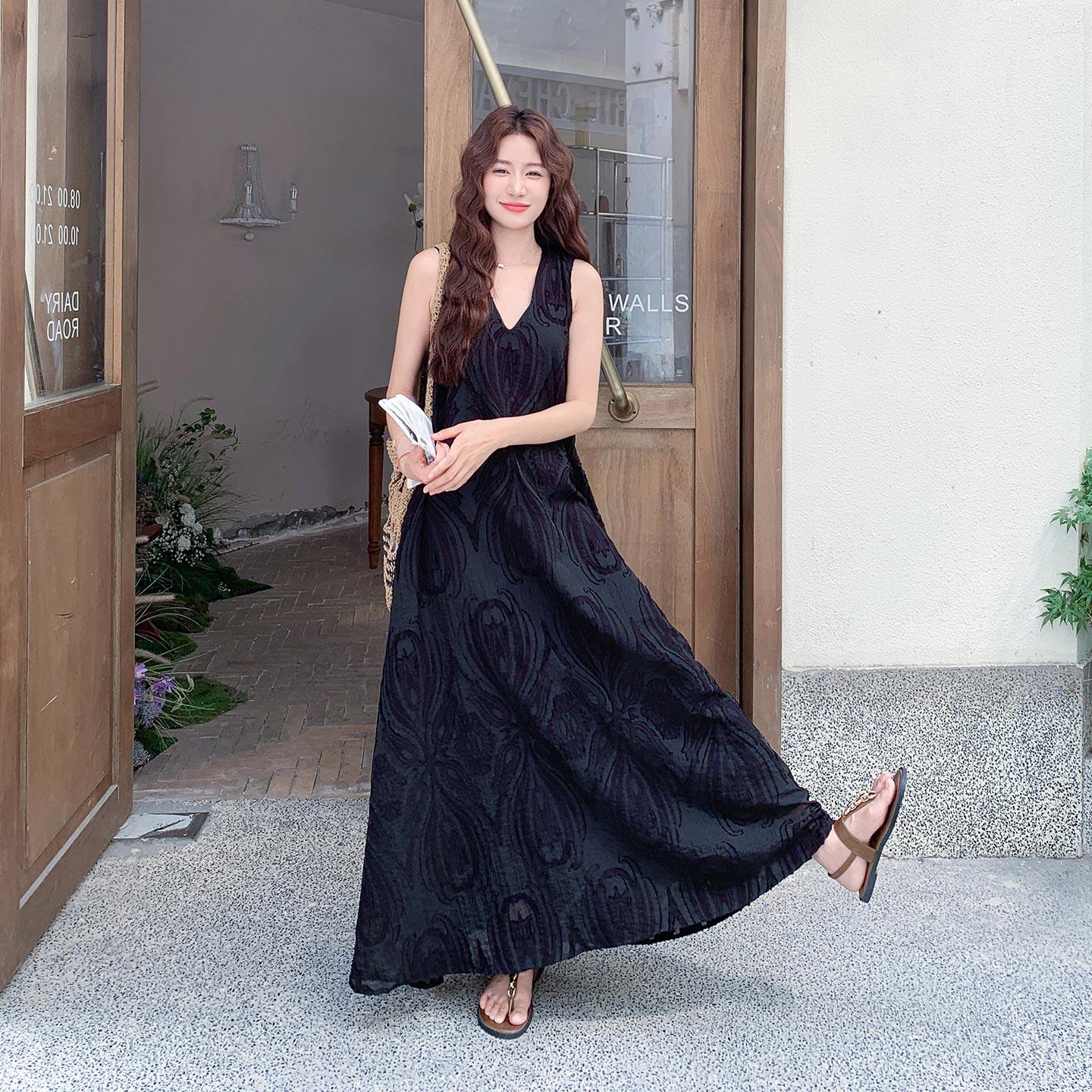 黑色轻熟气质高级提花连衣裙2026年夏季新款减龄随性慵懒风背心裙
