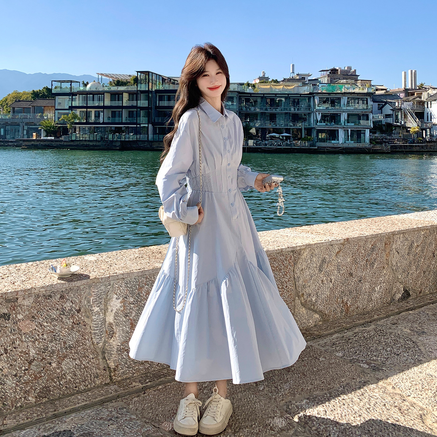 浅蓝色法式温柔风收腰蝴蝶结衬衫裙2026秋季新款百搭通勤风连衣裙