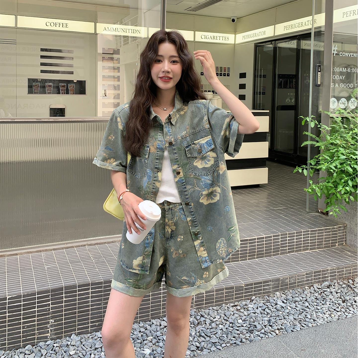 夏季小众不撞款印花牛仔套装女2026年新款短袖上衣高腰短裤两件套