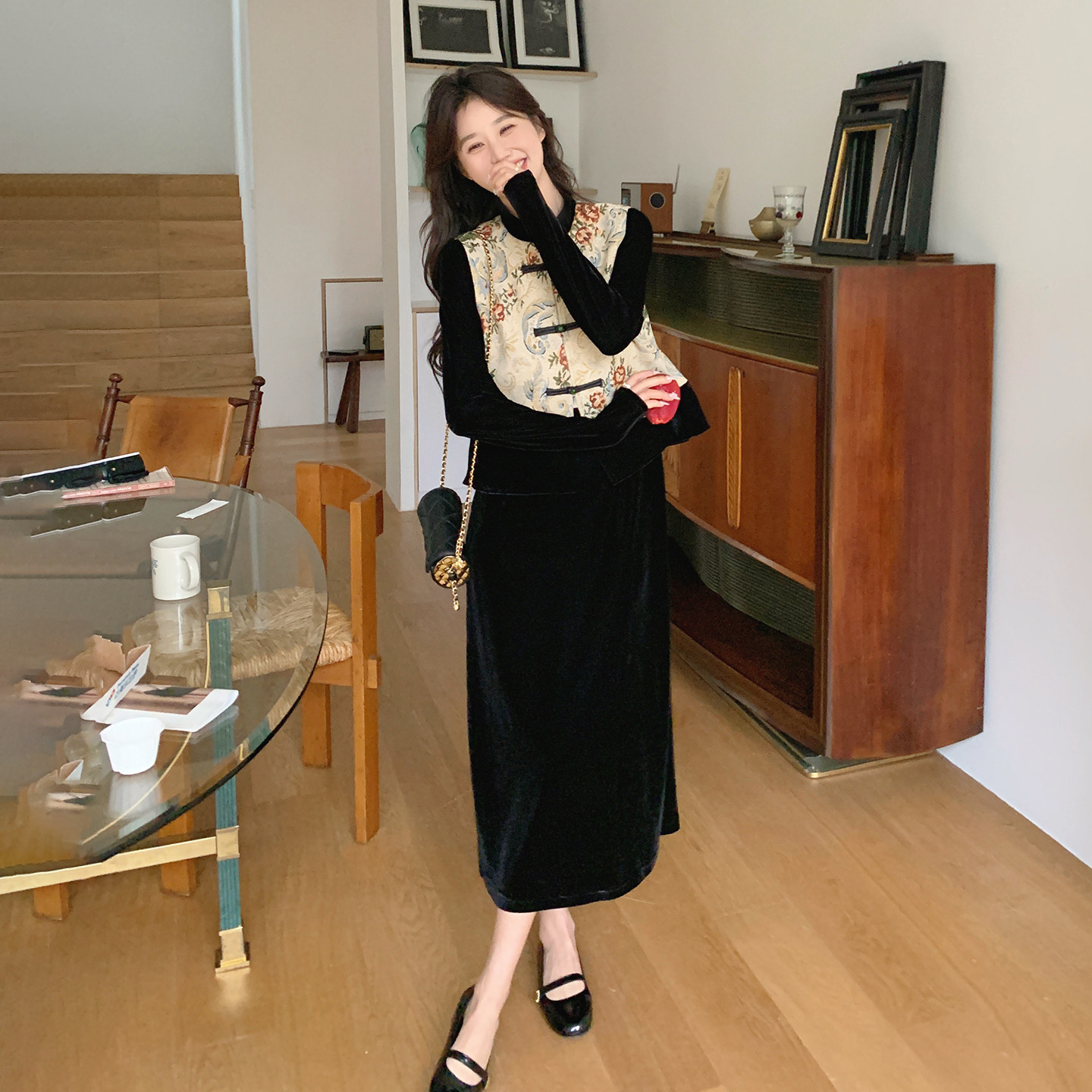 黑色新中式国风丝绒连衣裙套装女2026春季盘扣提花马甲长裙两件套