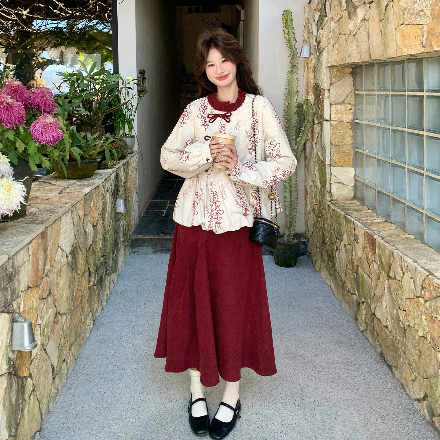 新中式刺绣盘扣酒红长裙两件套