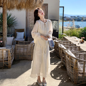 早春温柔氛围感新中式刺绣套装裙女2026新款上衣高腰半身裙两件套