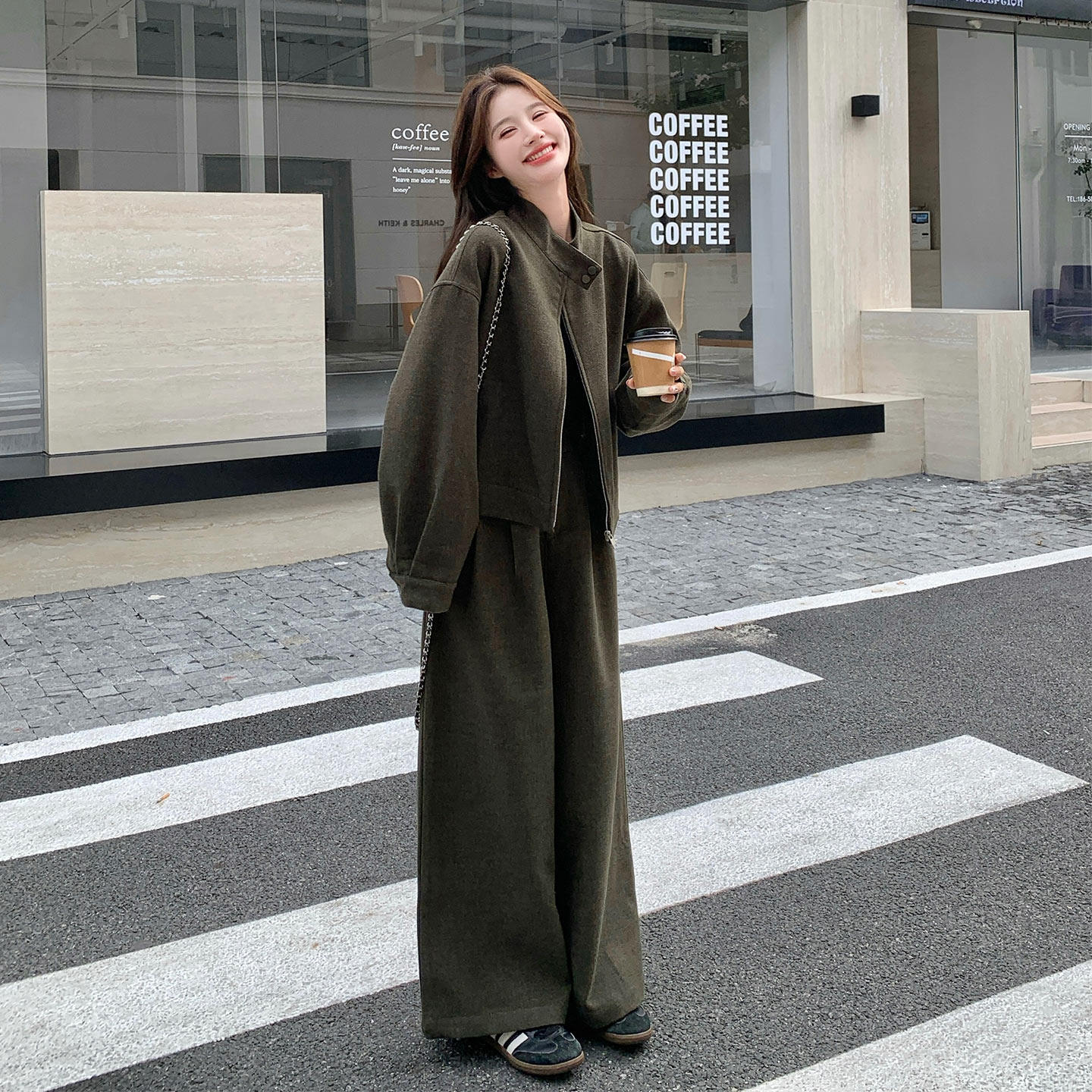 军绿色率性干练气质穿搭女2026新款工装风立领夹克阔腿裤两件套秋