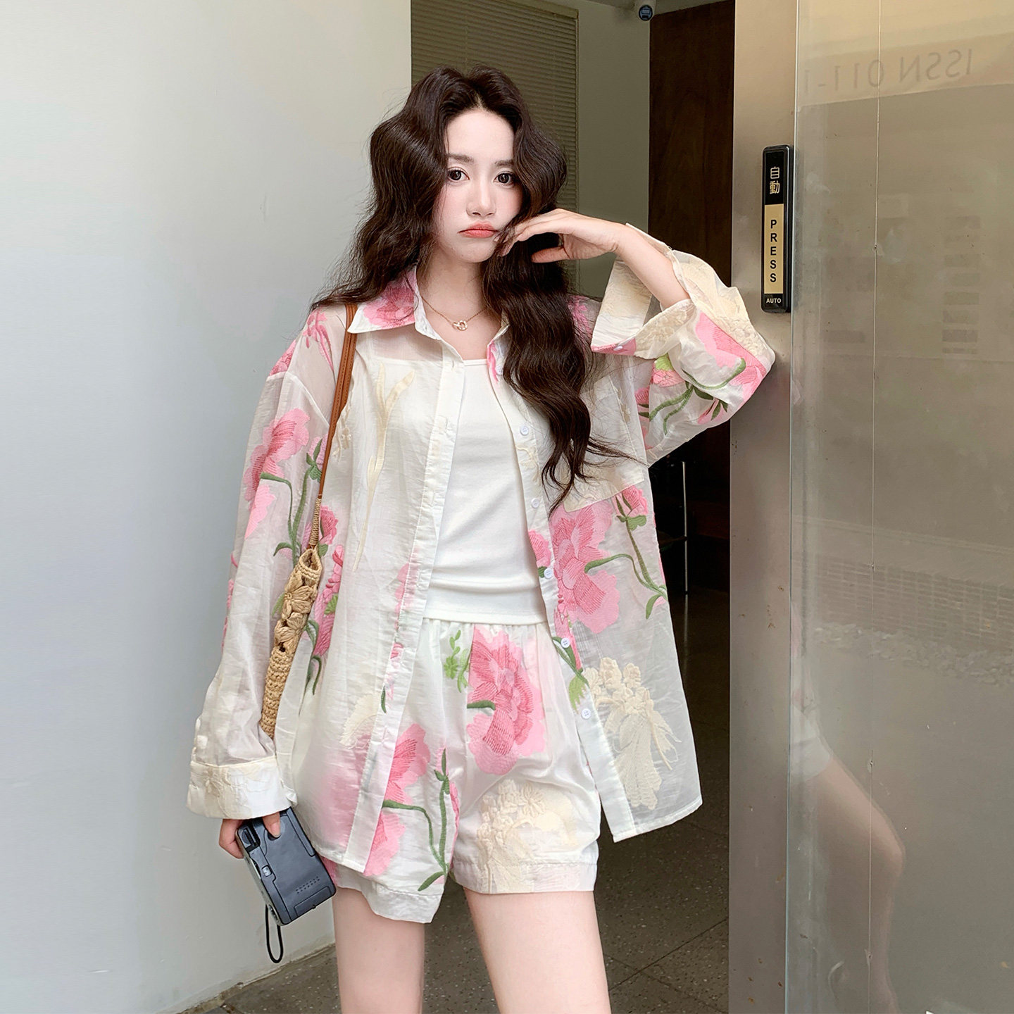 法式独特浪漫风花卉刺绣套装女2026夏季新款松弛感衬衫短裤两件套