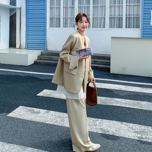 卡其色高级感V领西装套装女2026春新款蕾丝拼接马甲阔腿裤三件套