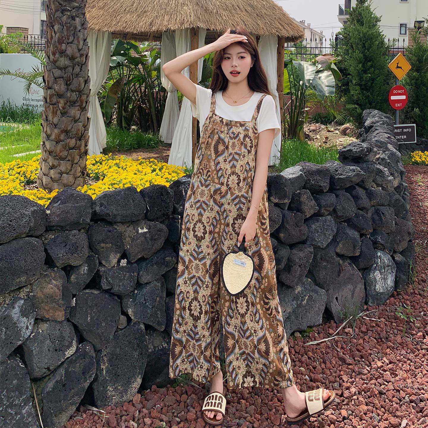 复古设计感小众民族风背带裤女2026夏新款休闲时尚撞色印花连身裤