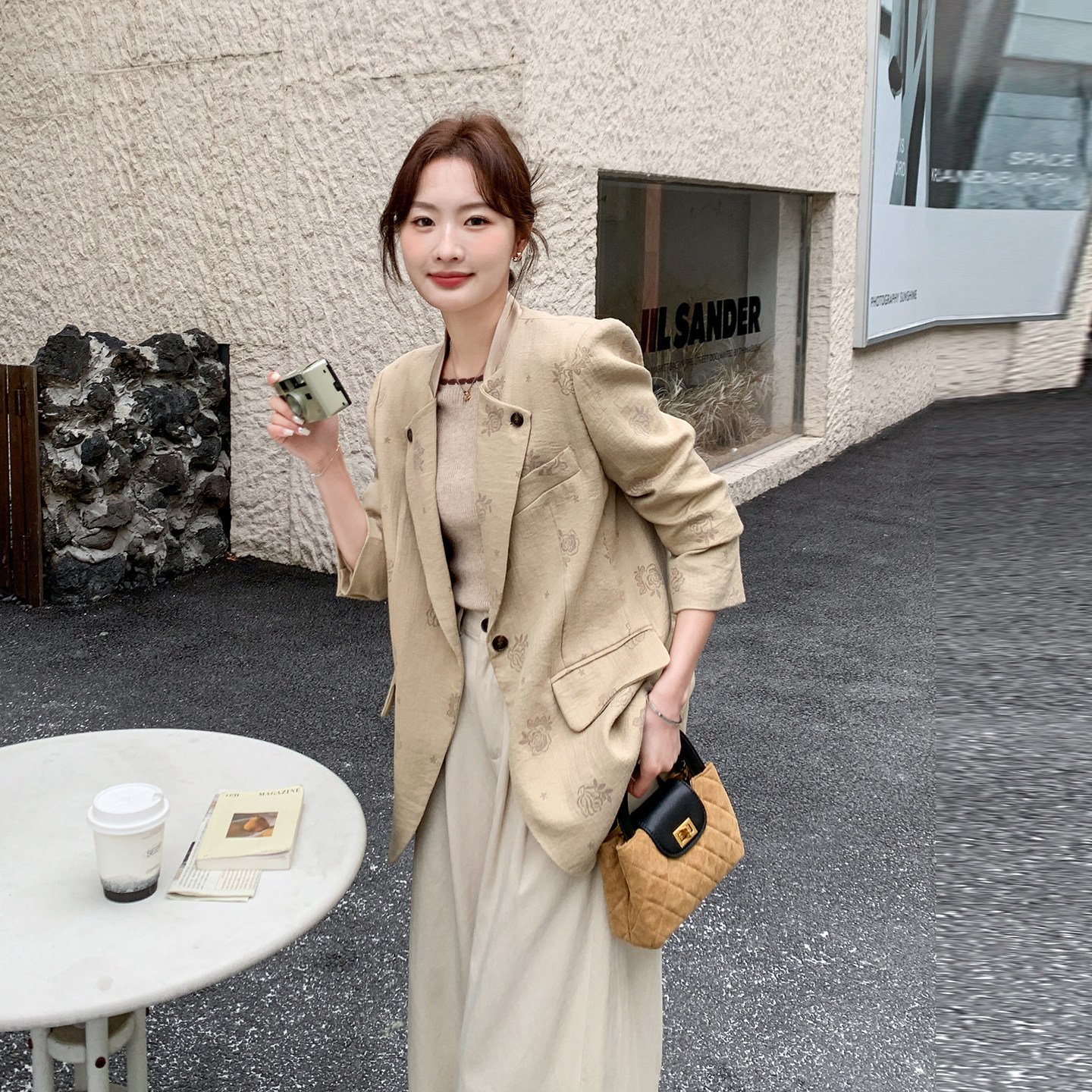 卡其色复古老钱风撞色印花西装女2026春新款时尚气质休闲短款外套