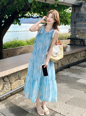 蓝色超仙气浪漫度假风连衣裙女2026新款法式海岛绝美晕染挂脖裙夏